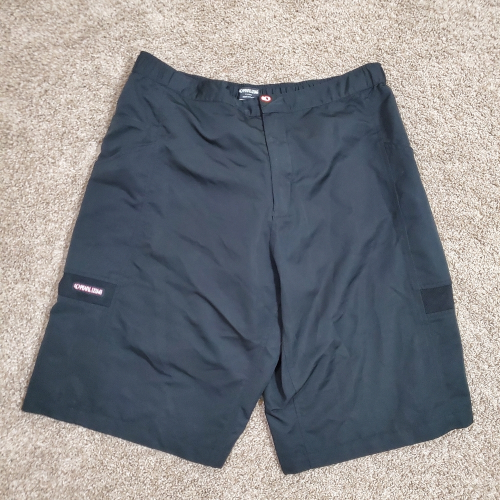 IQ Pearl Izumi Black Cargo Mens Active Shorts XL  Good pre owned condition (see